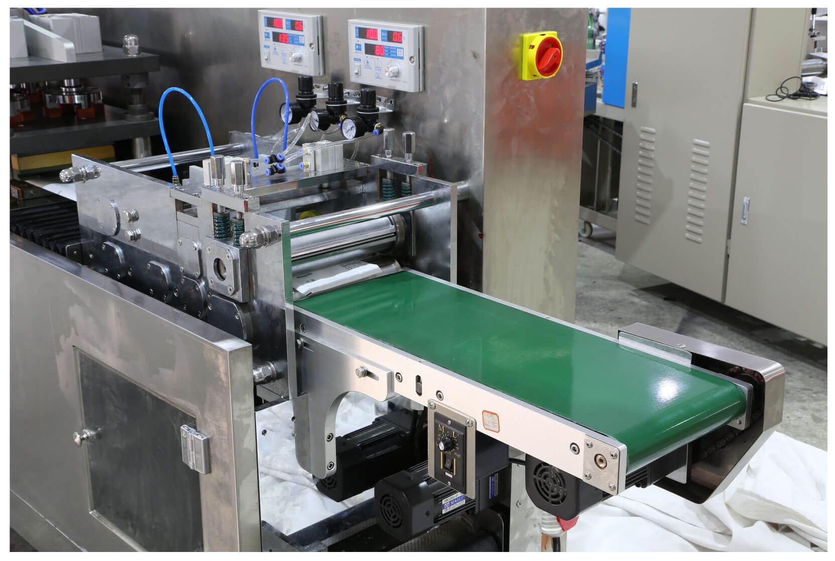 4 Side Seal Packaging Machine Output